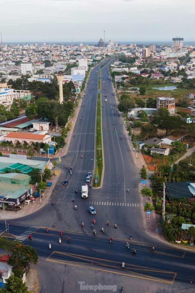 Quy mô kinh tế 121.000 tỷ, Bình Thuận khát vọng trở thành nơi đáng sống- Ảnh 3.